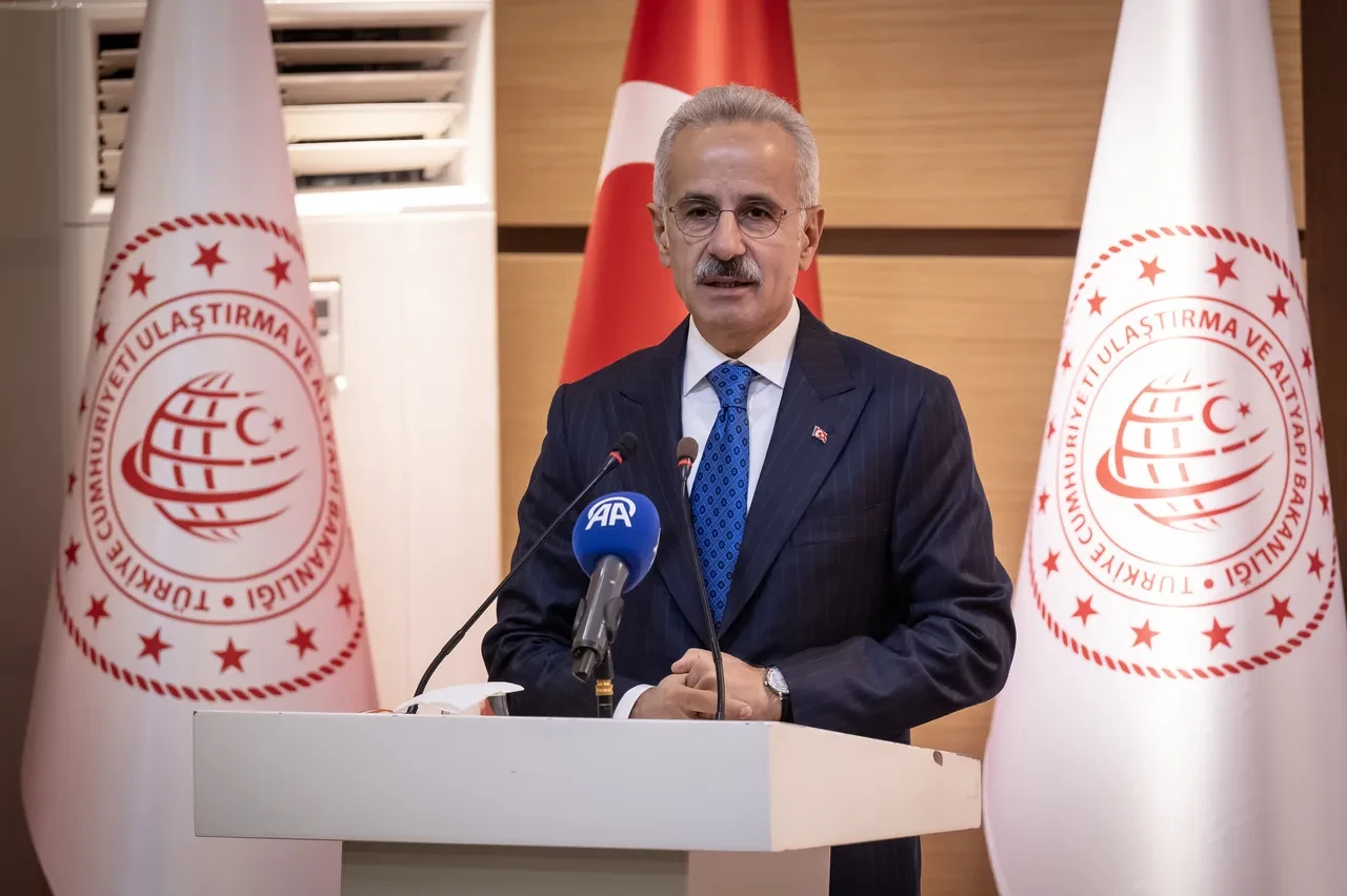 Bakan Uraloğlu’ndan Memurlara “Evlenin, En Az 3 Çocuk” Çağrısı