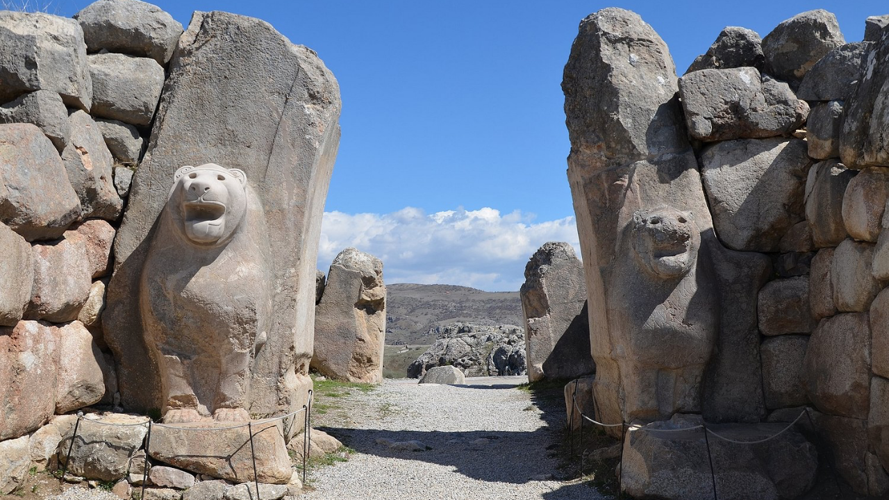 Bin Tanrılı Medeniyetin İzinde: Hitit Uygarlığı ve Hattuşa’ya Yolculuk