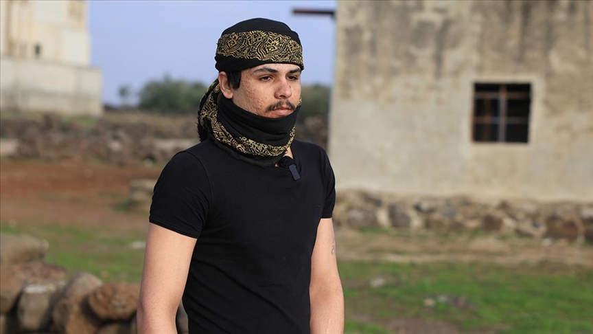 İsrail, Suriye’nin güneyine baskın düzenleyip sivilleri alıkoymaya devam ediyor