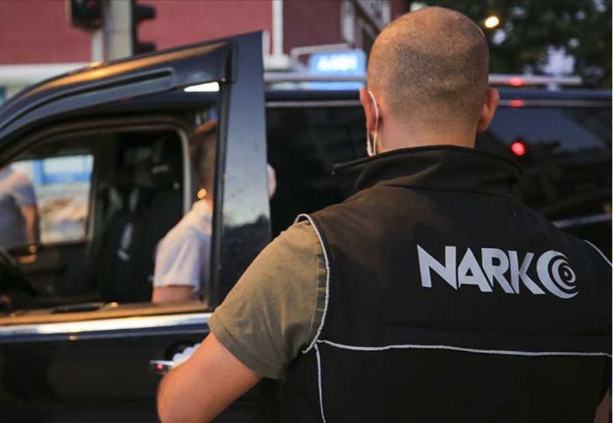 İstanbul merkezli 4 ildeki uyuşturucu operasyonunda yakalanan 20 şüpheli adliyede