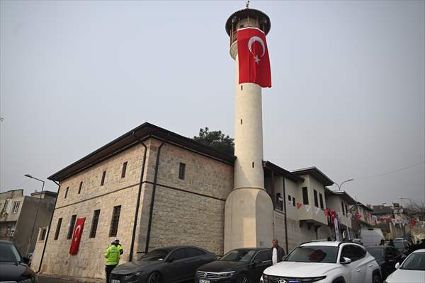 Kahramanmaraş'ta depremde yıkılan cami yeniden inşa edilerek ibadete açıldı