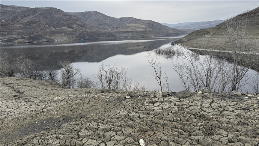 Yozgat'ın içme suyunu karşılayan Musabeyli Cemil Çiçek Barajı'ndaki su kritik seviyeye geriledi