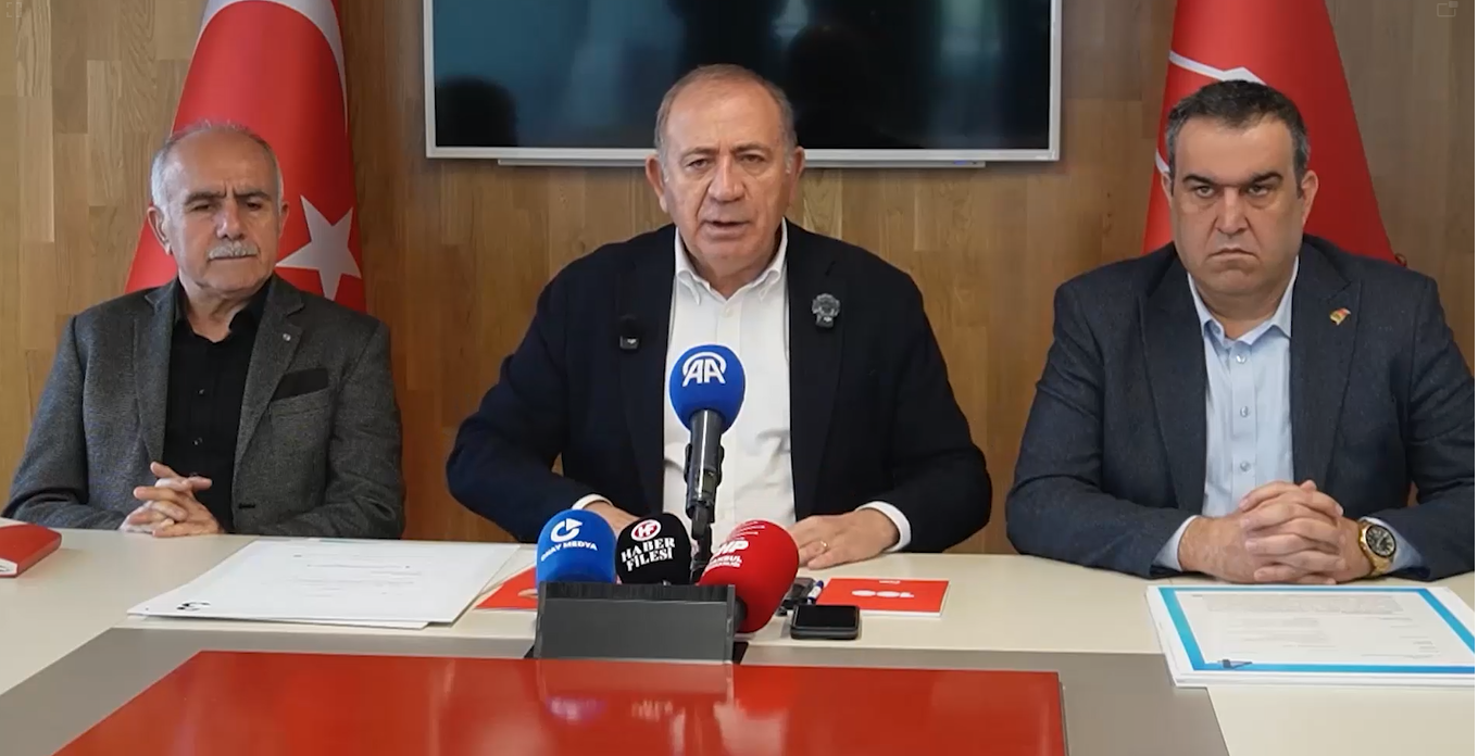 Tekin’den Arınç ve Özel’e dikkat çeken yanıt: “CHP’nin asıl sorunu beka sorunudur”