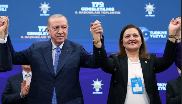 Erdoğan’dan Burcu Köksal’a Rozetli Karşılama