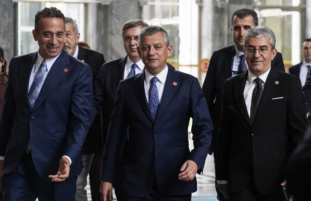 Ankara’da Yeni Adres: Özgür Özel’in Ofis Hamlesi Ne Anlama Geliyor?