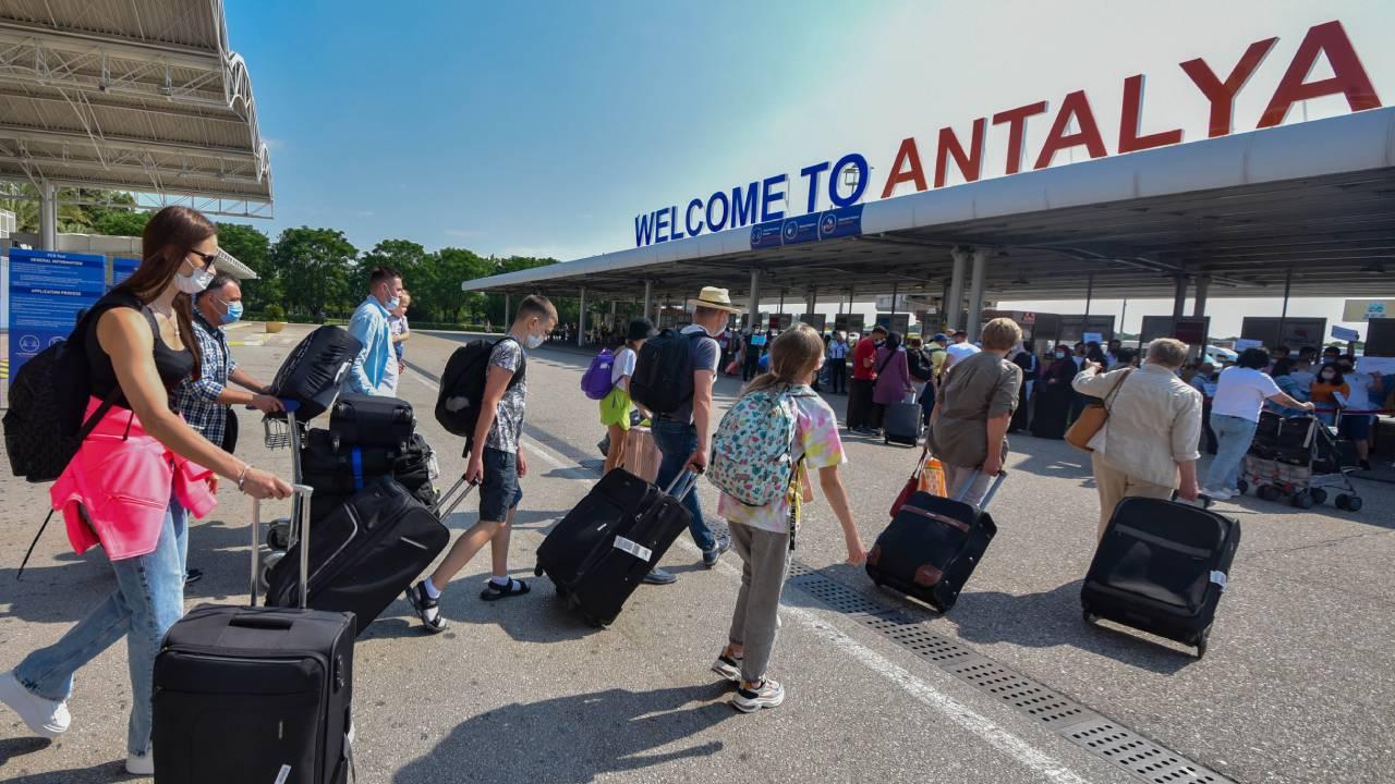 Antalya'da Yabancı Turist Sayısı 6,5 Milyonu Aştı