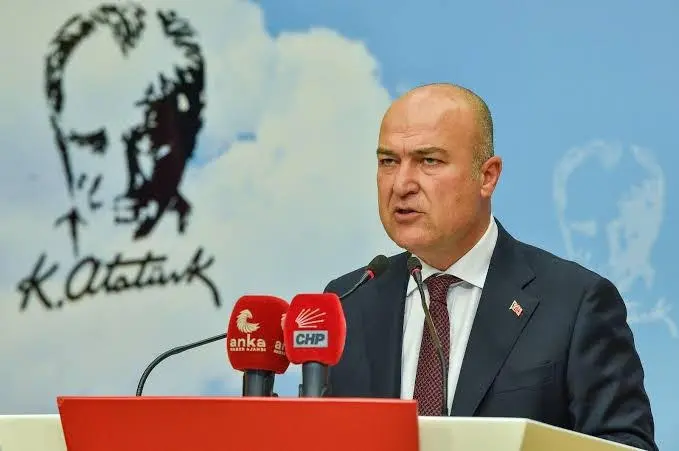 CHP’de İlk Ayrılık Kararı! Murat Bakan İstifasını Duyurdu