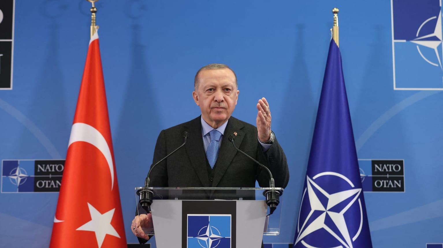 Erdoğan’dan NATO mesajı: Müttefikler arasındaki kısıtlamalar kaldırılmalı