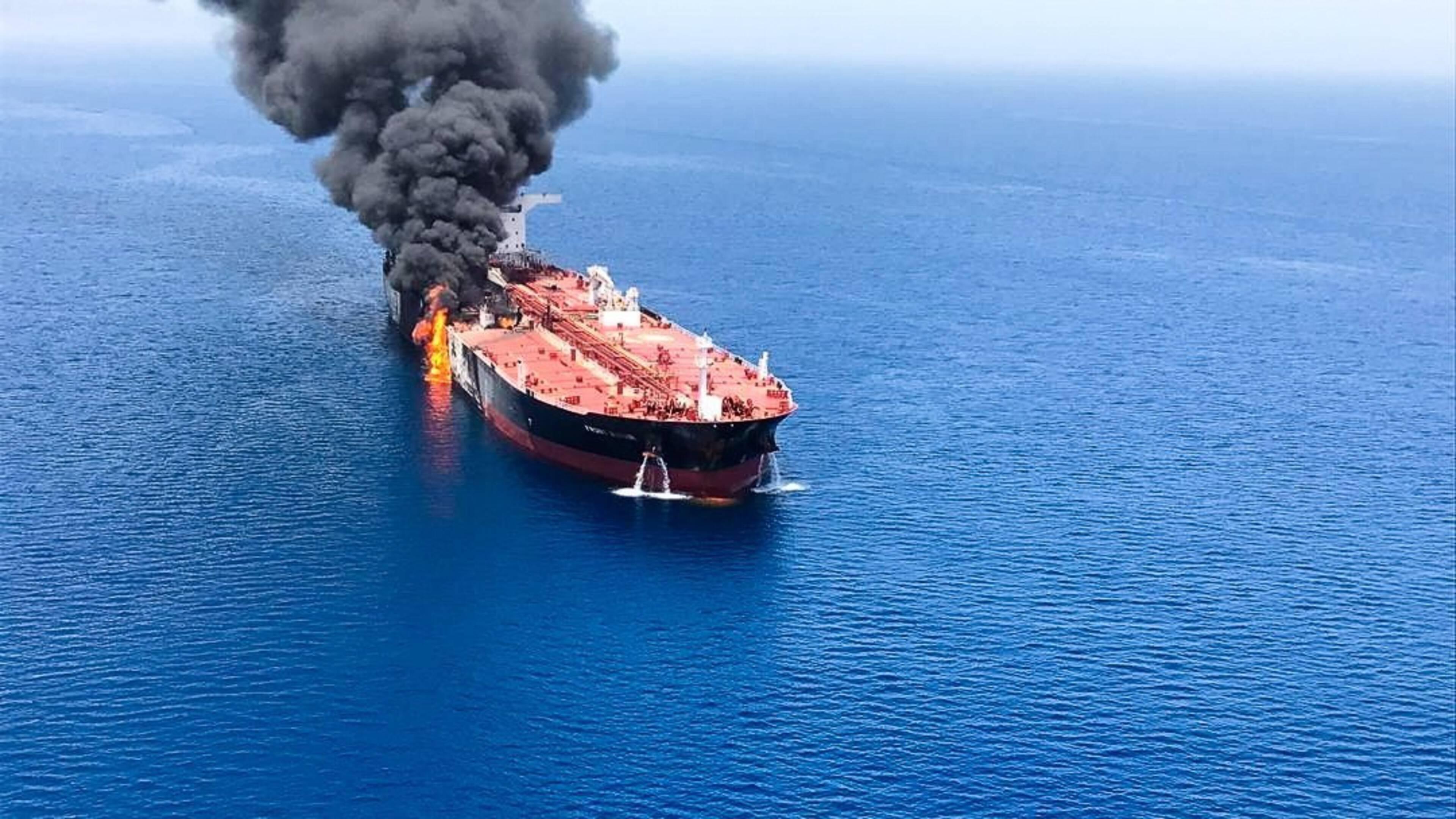 Hürmüz Boğazı'nda tanker gerilimi