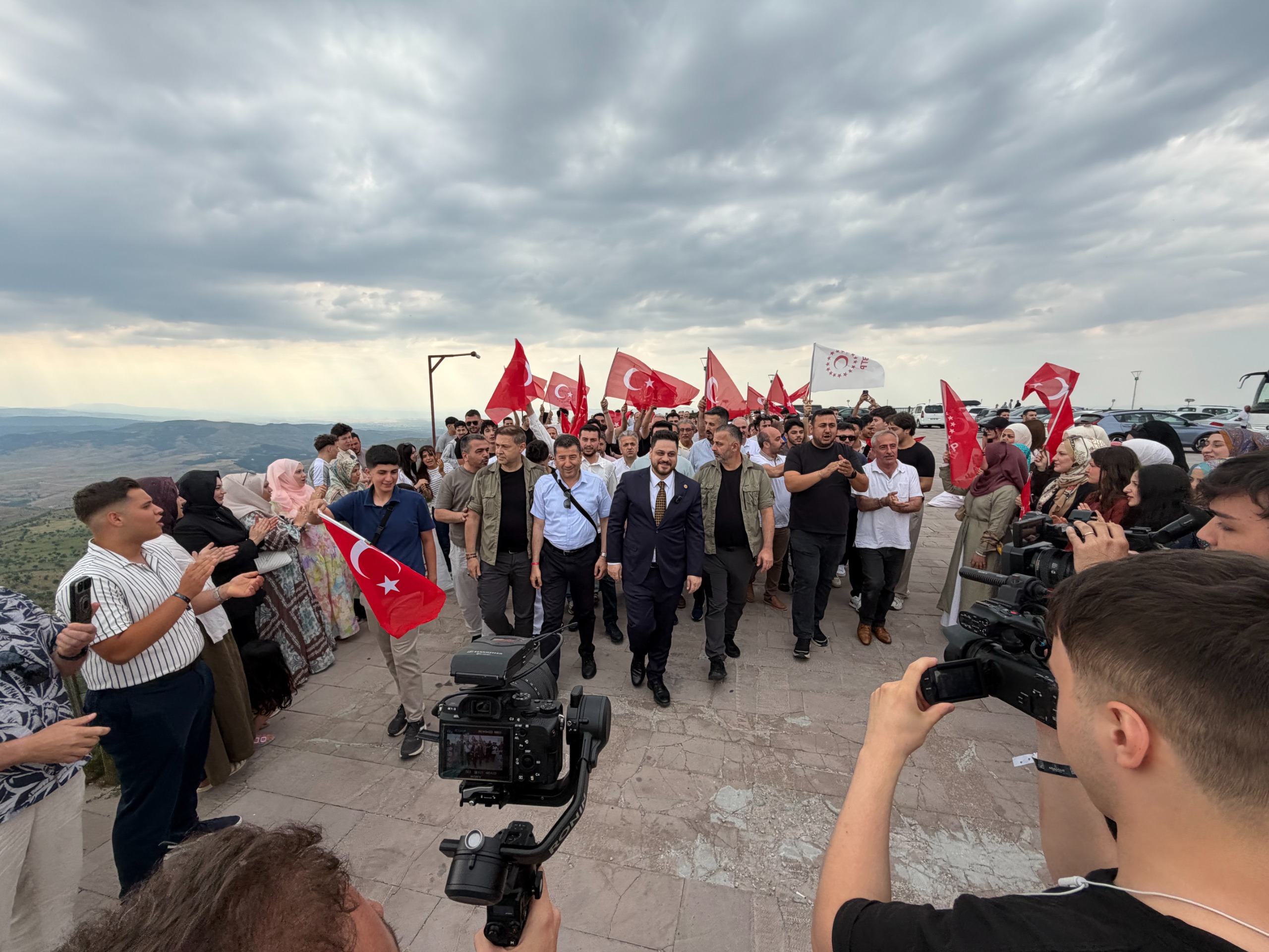 Hüseyin Baş ve BTP gençliği Afyon Kocatepe’de buluştu