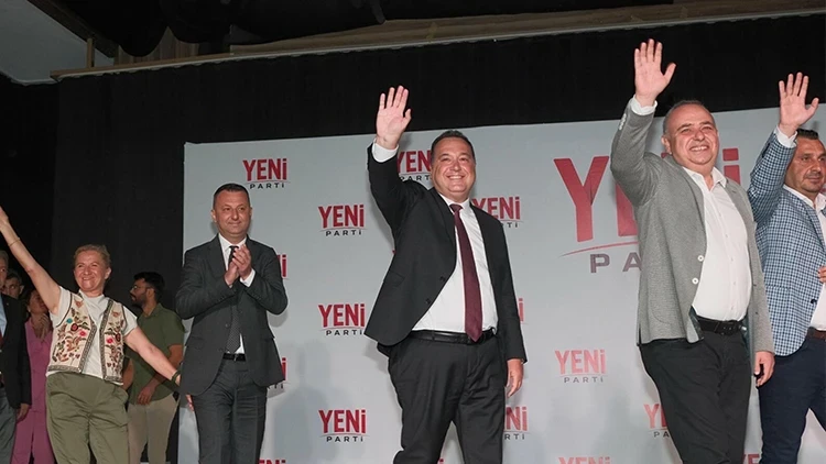 Manisa'da 15 Belediye Başkanı Yeni Parti Saflarına Katıldı