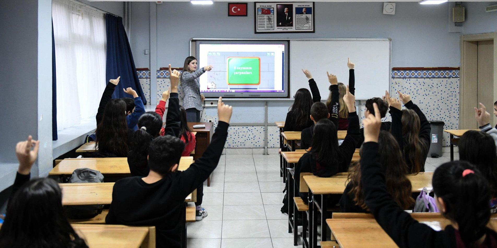MEB'den okul yönetmeliğinde kapsamlı değişiklik: Kayıt, devamsızlık ve telefon kullanımında yeni dönem