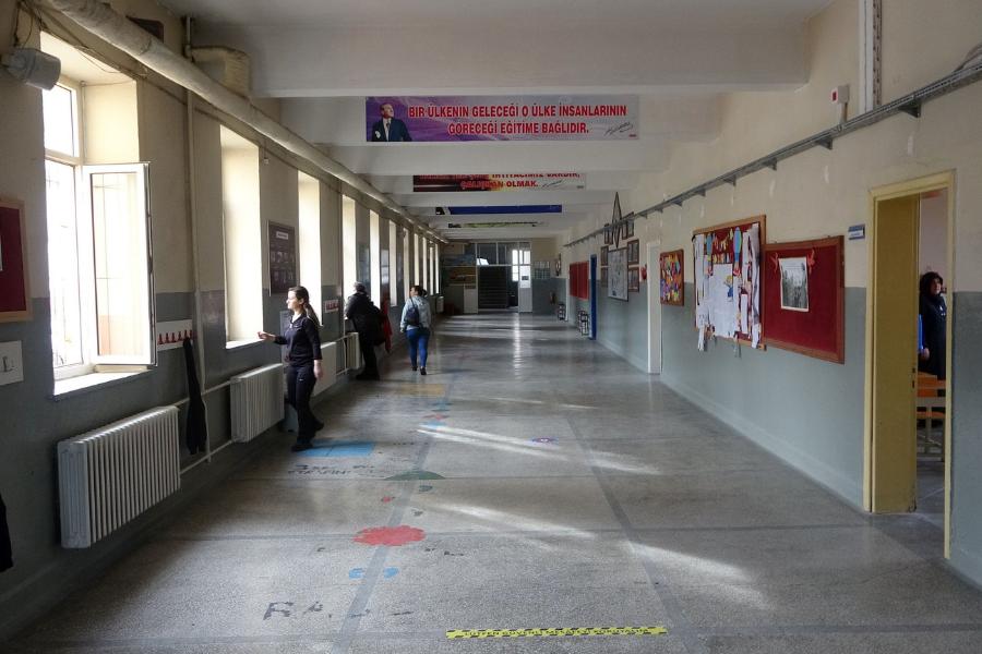 MEB'den yeni düzenleme: Okullarda öğrenci bilgileri ve fotoğraf paylaşımı yasaklandı