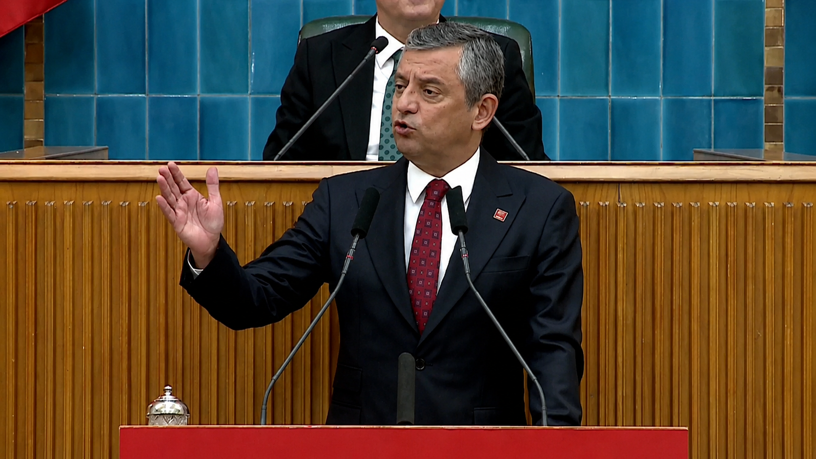 Özgür Özel'den CHP Kürsüsünde Dikkat Çeken Veda