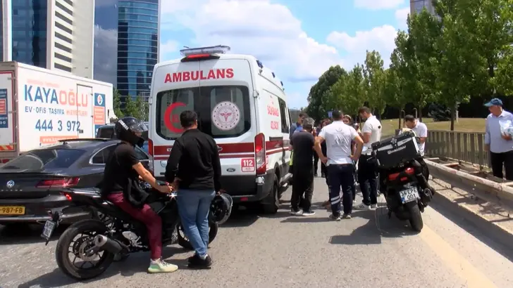 Ümraniye'de Polis Motosikleti Kaza Yaptı