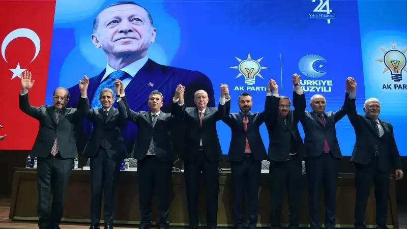 AK Parti’ye 3 milletvekili ve 7 belediye başkanı katıldı