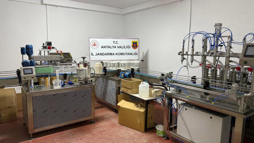Antalya'da Kolonya İmalathanesine Baskın: 20 Bin Litreden Fazla Etil Alkol Ele Geçirildi!
