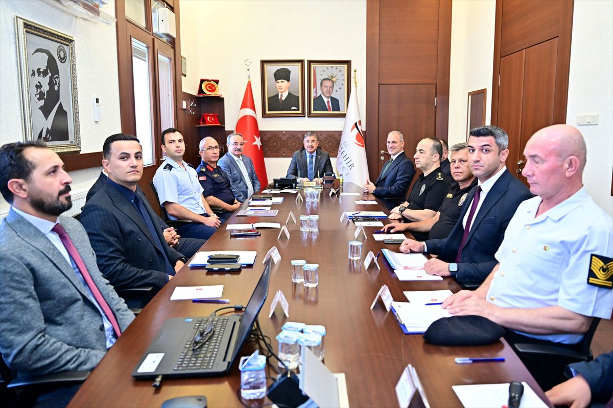 Eskişehir'de Vali Yılmaz Başkanlığında Güvenlik Toplantısı Gerçekleştirildi