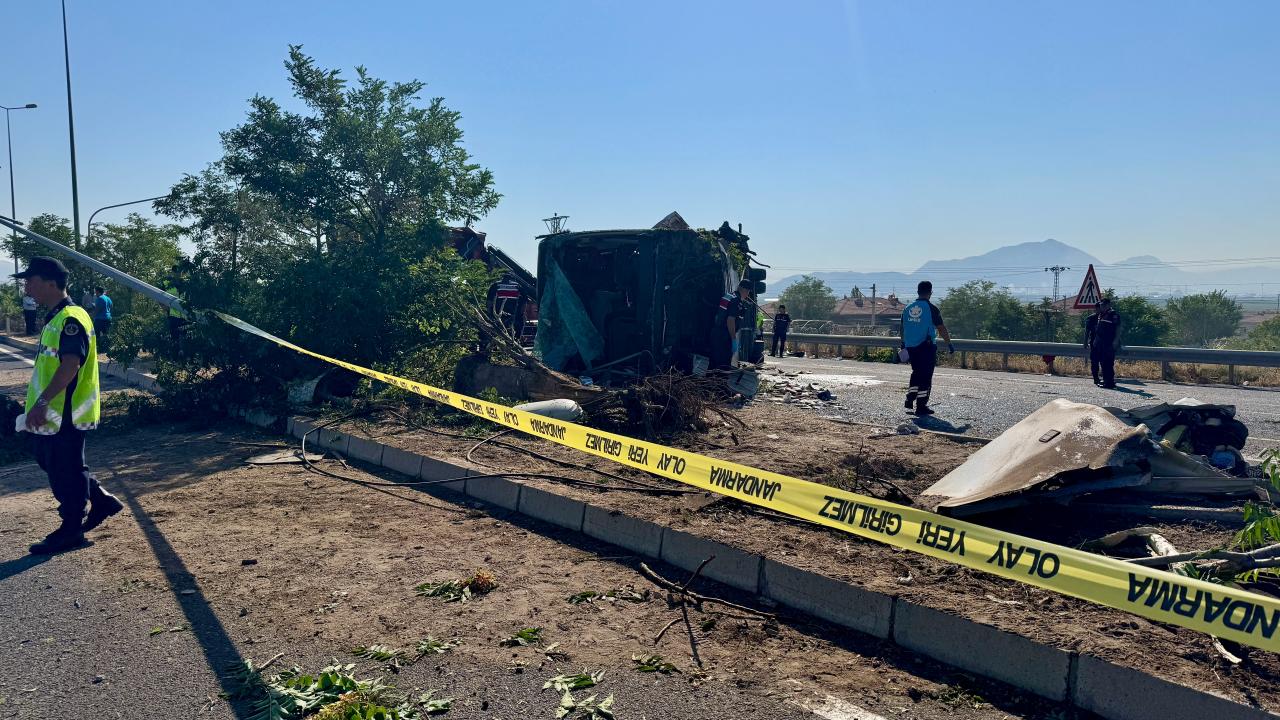 Kayseri’de Yolcu Otobüsü Devrildi: 1 Kişi Hayatını Kaybetti