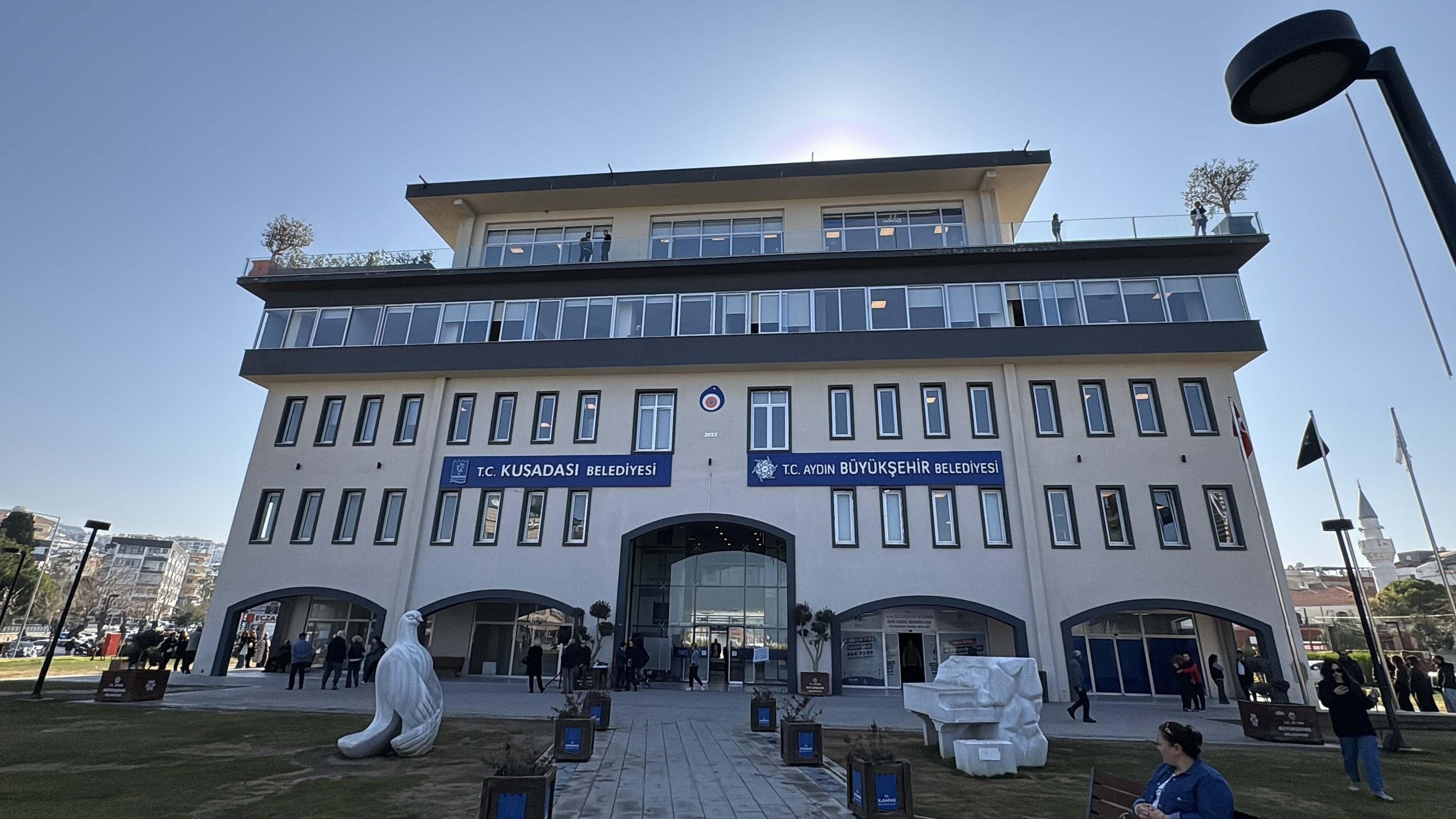 Kuşadası Belediyesi'ne rüşvet ve yolsuzluk operasyonu: Gözaltılar var