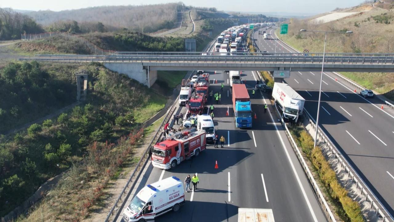 Kuzey Marmara Otoyolu'nda Feci Kaza: 1'i Çocuk 3 Kişi Hayatını Kaybetti, 5 Yaralı Var