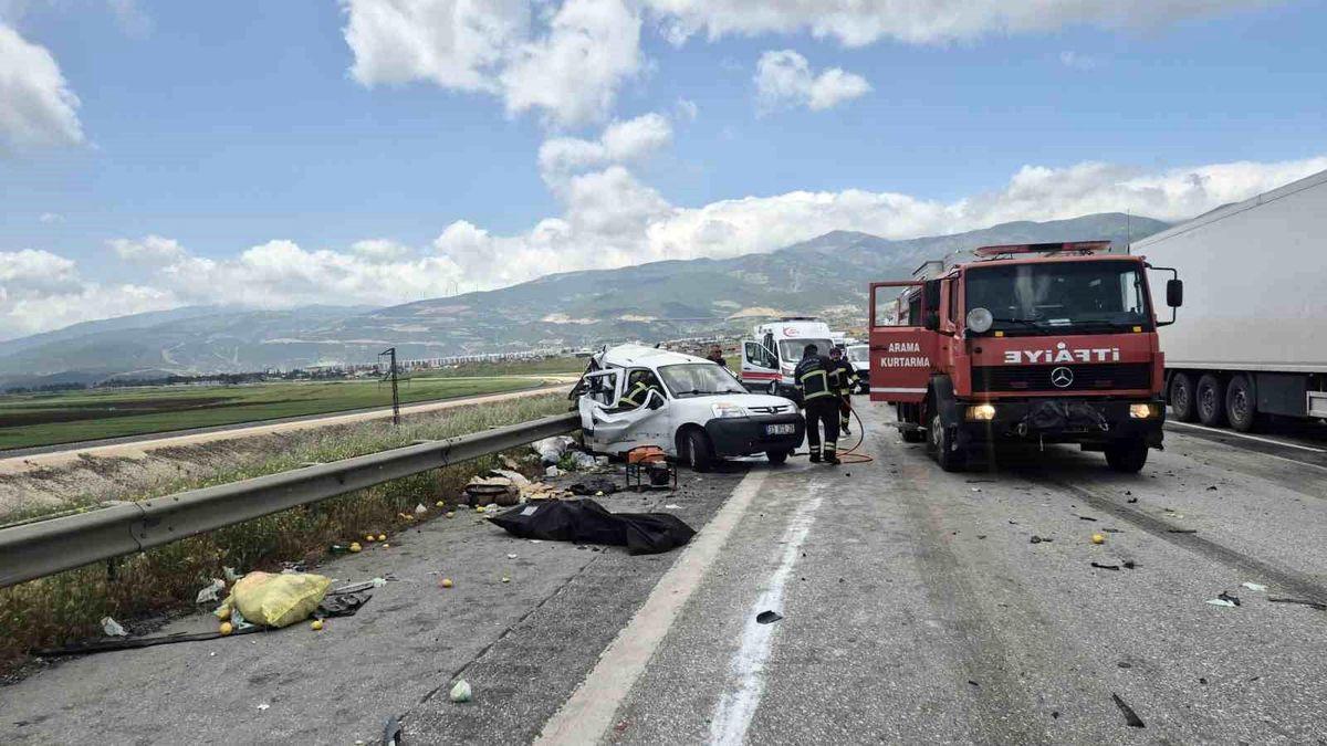 TAG Otoyolu'nda zincirleme kaza: 3 kişi yaşamını yitirdi