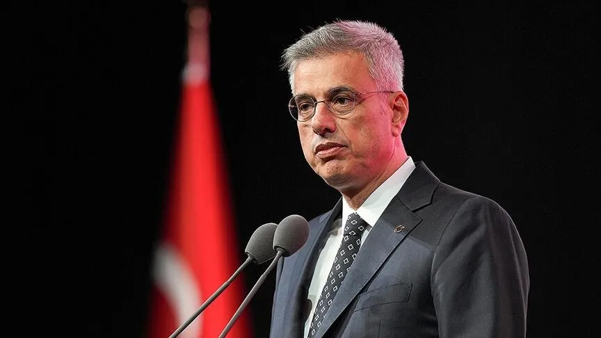 Uçakta fenalaşan yolcuya ilk müdahaleyi Sağlık Bakanı Kemal Memişoğlu yaptı