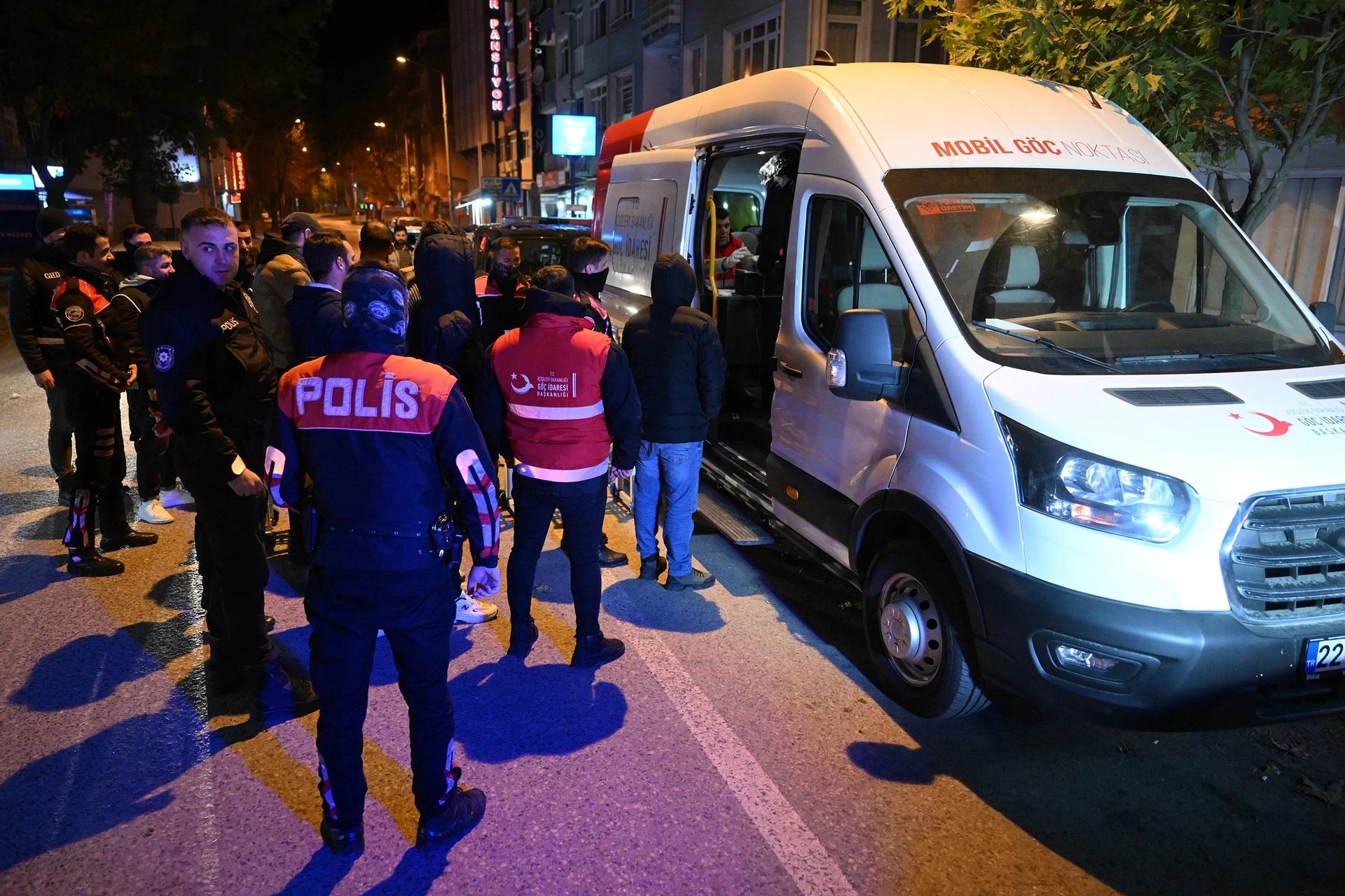 81 ilde düzensiz göç denetimi: 19 organizatör ve 230 göçmen yakalandı
