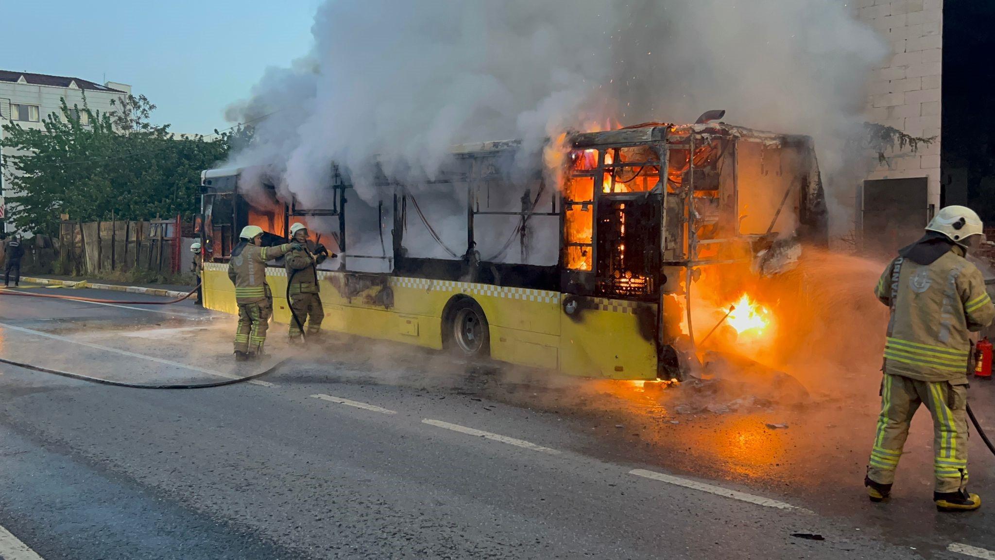 Bakırköy’de İETT otobüsünde yangın çıktı