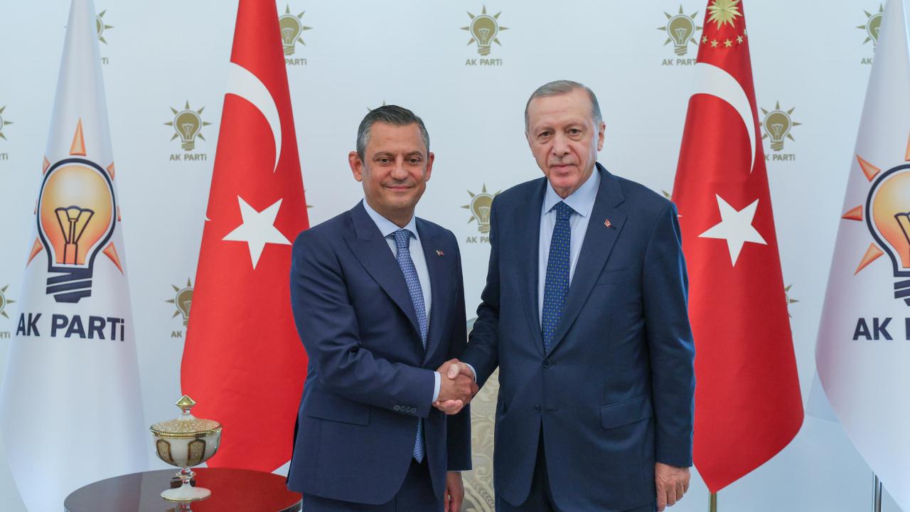 Özgür Özel'e Erdoğan'a yönelik sözleri nedeniyle 800 bin lira tazminat