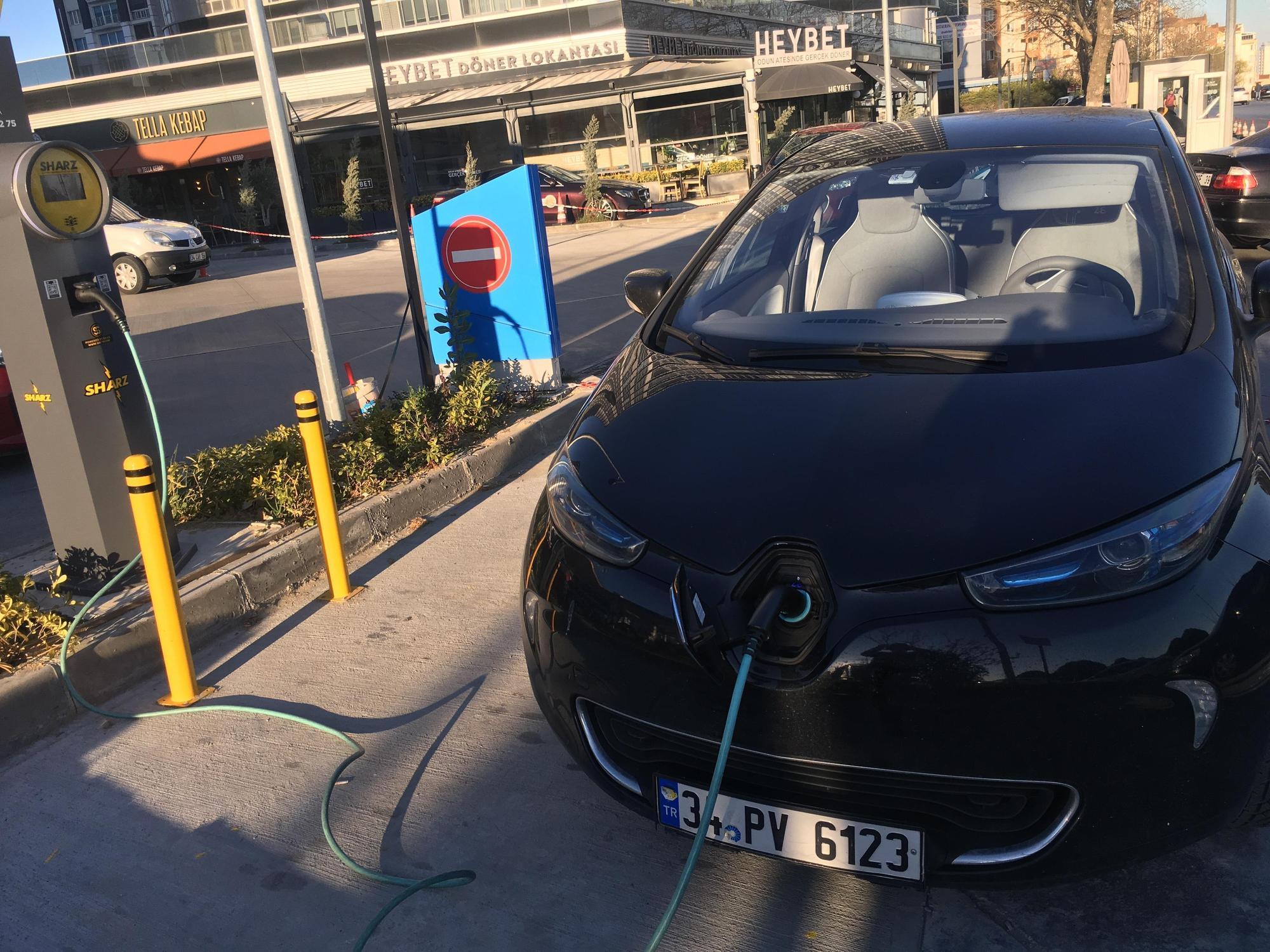 Türkiye’de elektrikli otomobil sayısı 472 bini geçti