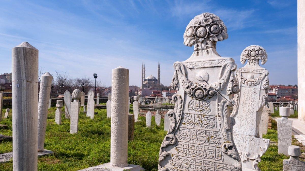 Anadolu’nun tarihî mezar taşları dijital arşive aktarılıyor: 7 bin eser belgelendi