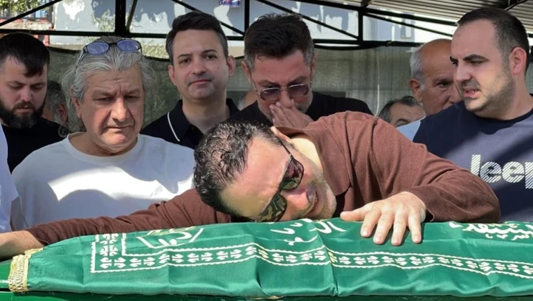 Atilla Taş kızını son yolculuğuna uğurladı: “Babam, ben geldim babam”