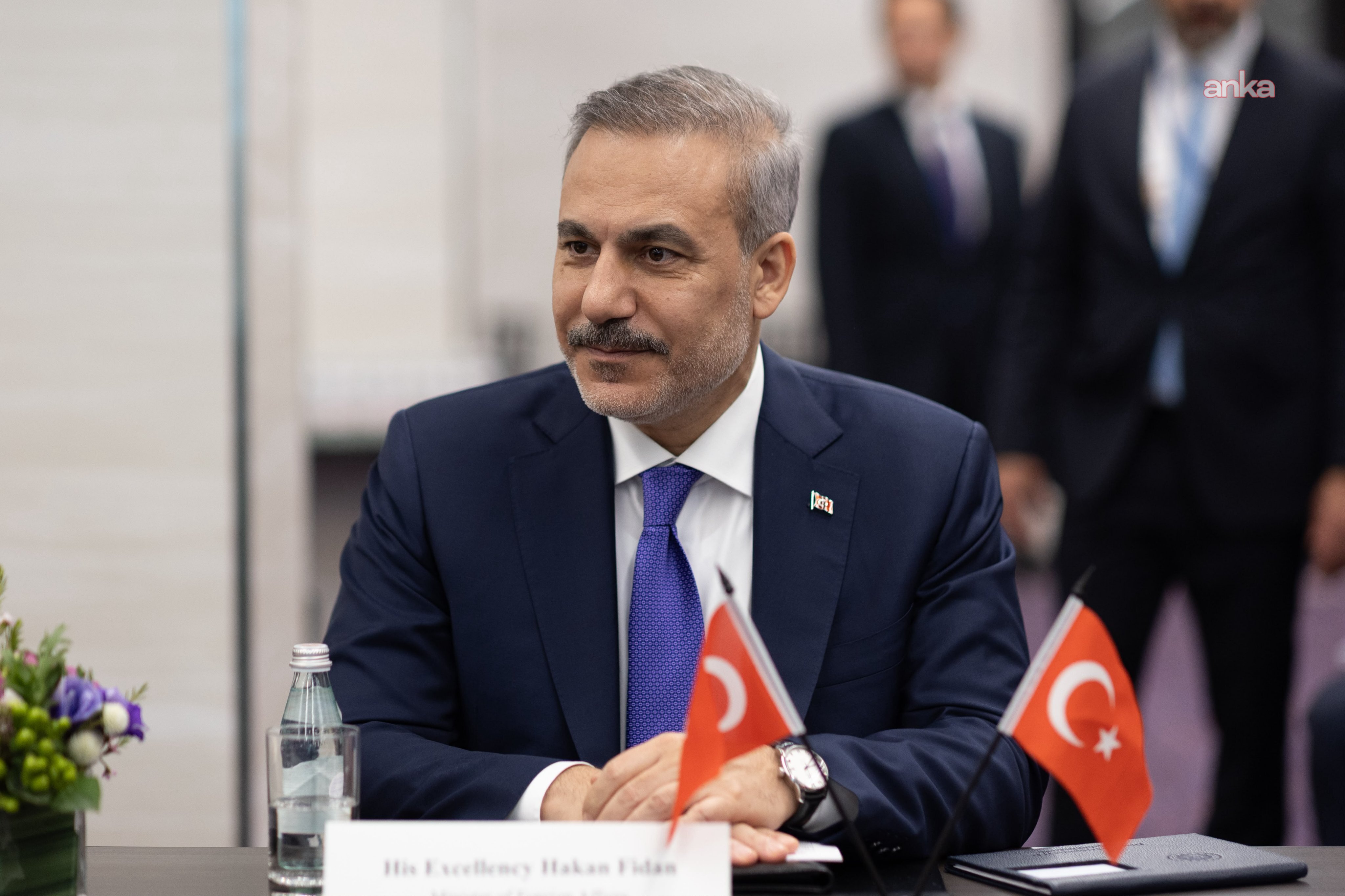 Azerbaycan’da Herzog protestosu: Hakan Fidan ve çok sayıda temsilci salonu terk etti