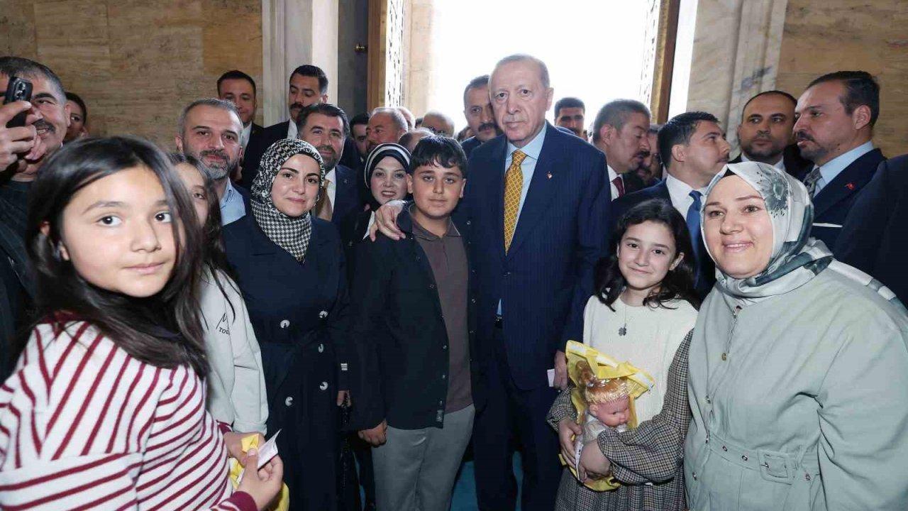 Cumhurbaşkanı Erdoğan’dan AileFest’e ziyaret: Çocuklarla sohbet etti