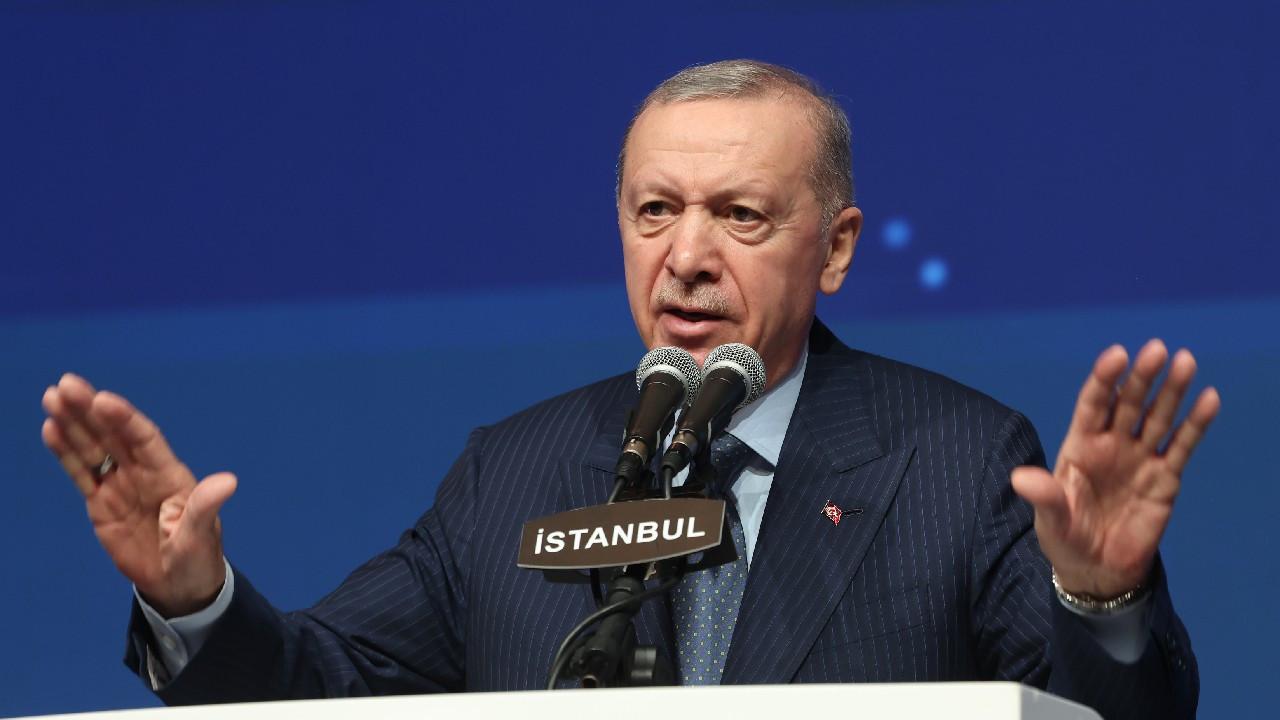 Erdoğan: “Hiç endişe etmeyin, dimdik ayaktayız”