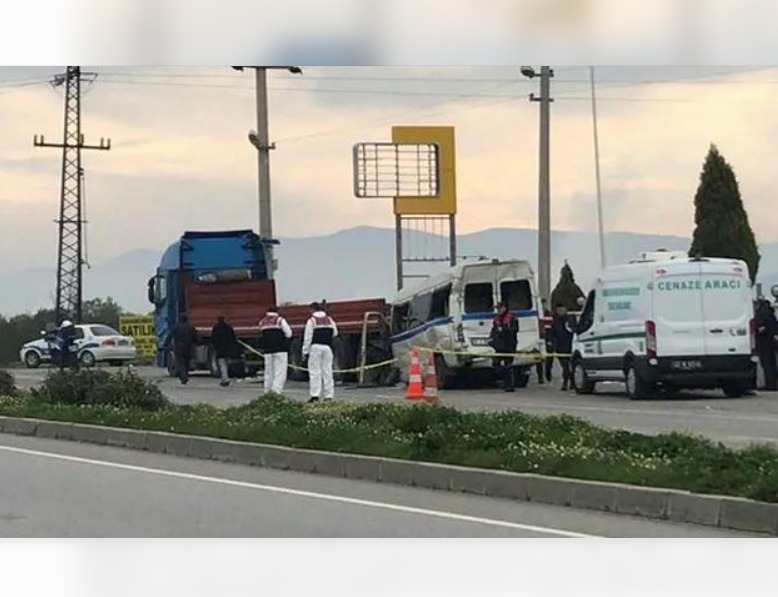 Manisa’da katliam gibi kaza: 11 kişi hayatını kaybetti, 27 yaralı var