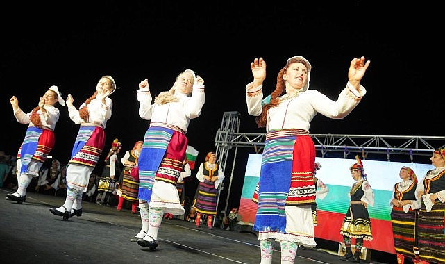 6 Ülkeden 18 Halk Dansları Ekibi, 750 Dansçı Ayvalık'ta Kültür Köprüsü Kurdu