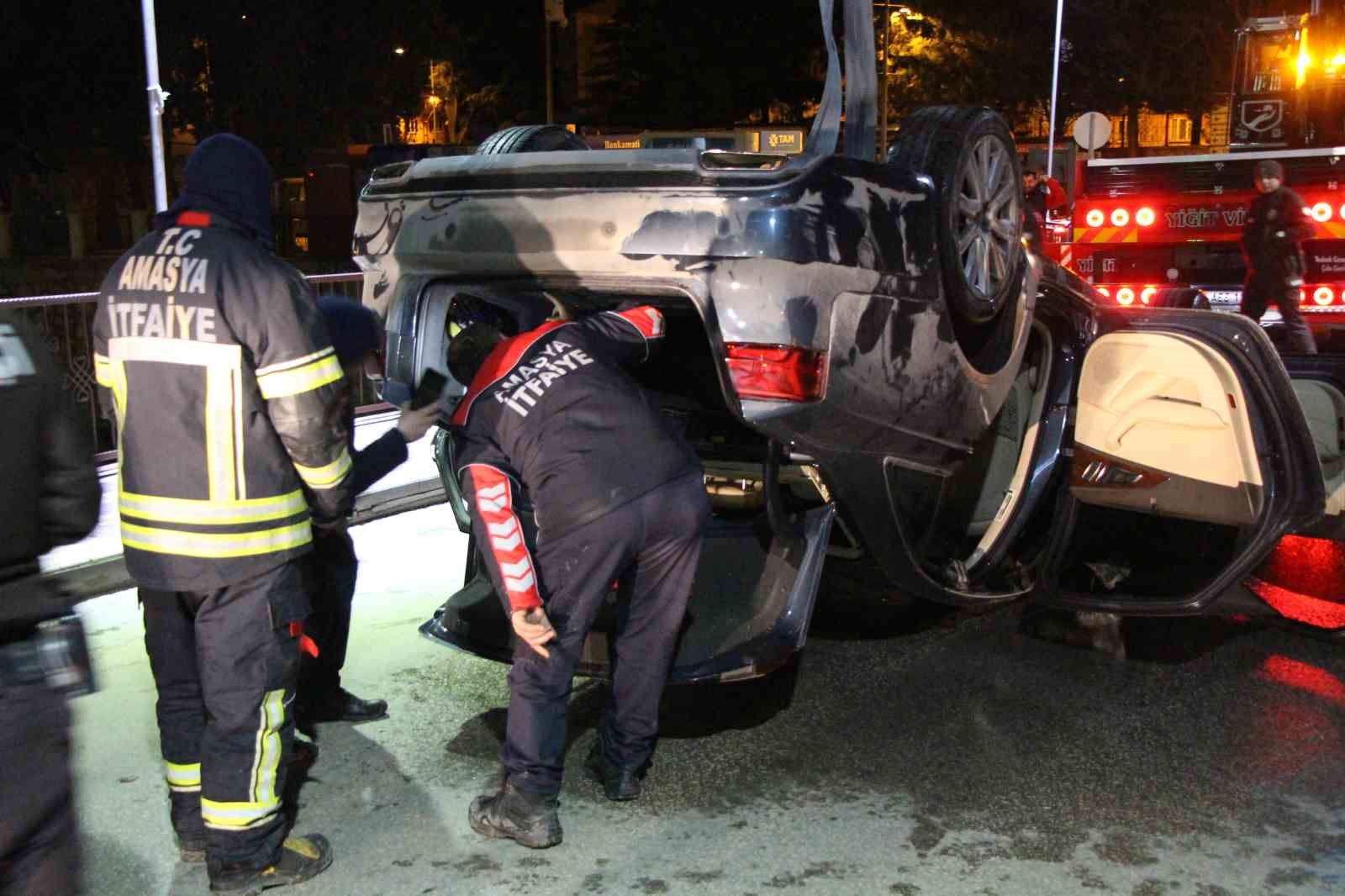 Amasya’da kontrolden çıkan otomobil köprüden Yeşilırmak Nehri’ne uçtu: 1 ölü, 1 yaralı