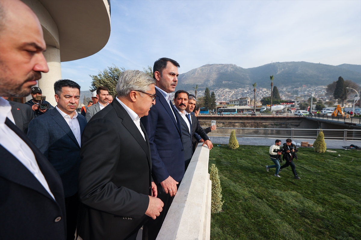 Bakan Kurum, Hatay'da, 455 bininci afet konutu teslimi öncesi incelemelerde bulundu