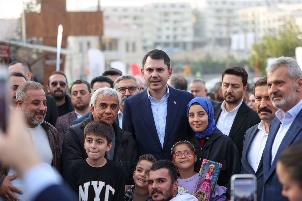 Bakan Kurum, Hatay'da, 455 bininci afet konutu teslimi öncesi incelemelerde bulundu