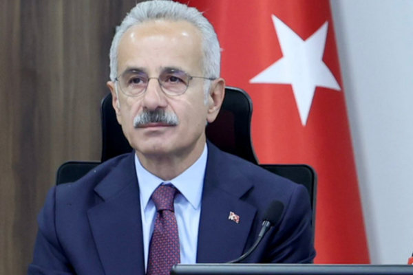 Bakan Uraloğlu: Halkalı-Arnavutköy metro hattı açılıyor Bakan Uraloğlu: Halkalı-Arnavutköy metro hattı açılıyor