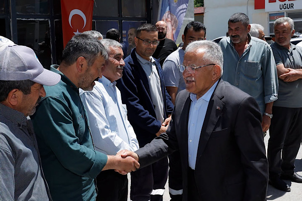 Başkan Büyükkılıç, Akkışla ve Çiftlik Mahallesi’nde vatandaşlarla buluştu