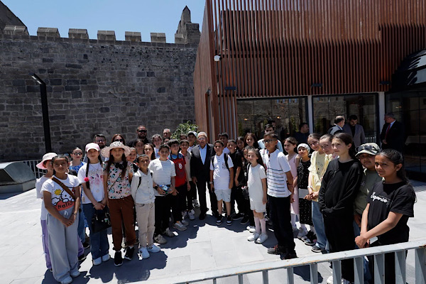 Başkan Büyükkılıç, Kayseri Kalesi'nde çocuklarla buluştu