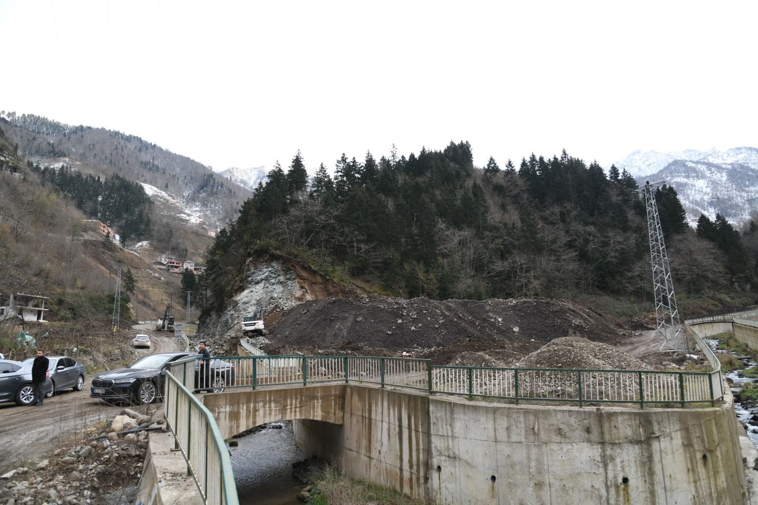 Başkan Genç, Çamlıktepe’de afet bölgesini inceledi