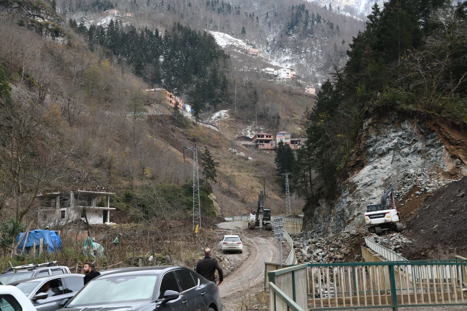 Başkan Genç, Çamlıktepe’de afet bölgesini inceledi