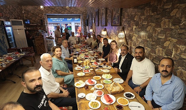Başkan Mutlu, Tarihi Çarşı'da esnafla buluştu: “Kemeraltı, en büyük zenginliğimiz"