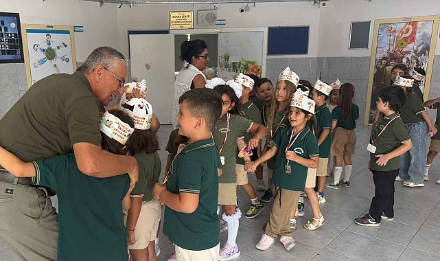 Başkan Topaloğlu, öğrencilerin ilk gün heyecanına ortak oldu Başkan Topaloğlu, öğrencilerin ilk gün heyecanına ortak oldu