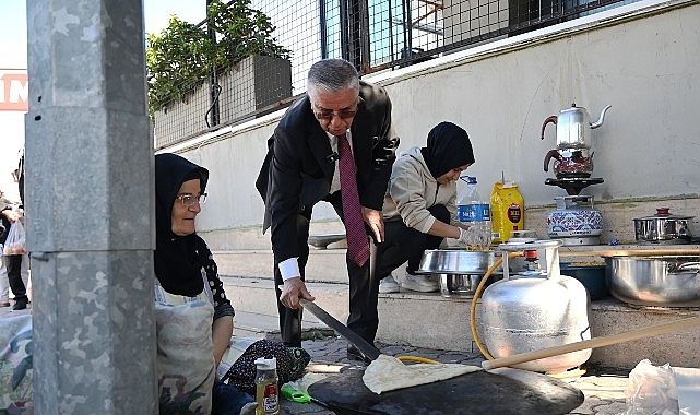 Başkan Topaloğlu'ndan pazar esnafına ziyaret Başkan Topaloğlu'ndan pazar esnafına ziyaret