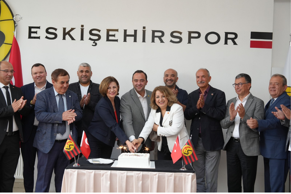 Başkan Ünlüce’den, Eskişehirspor’a ziyaret